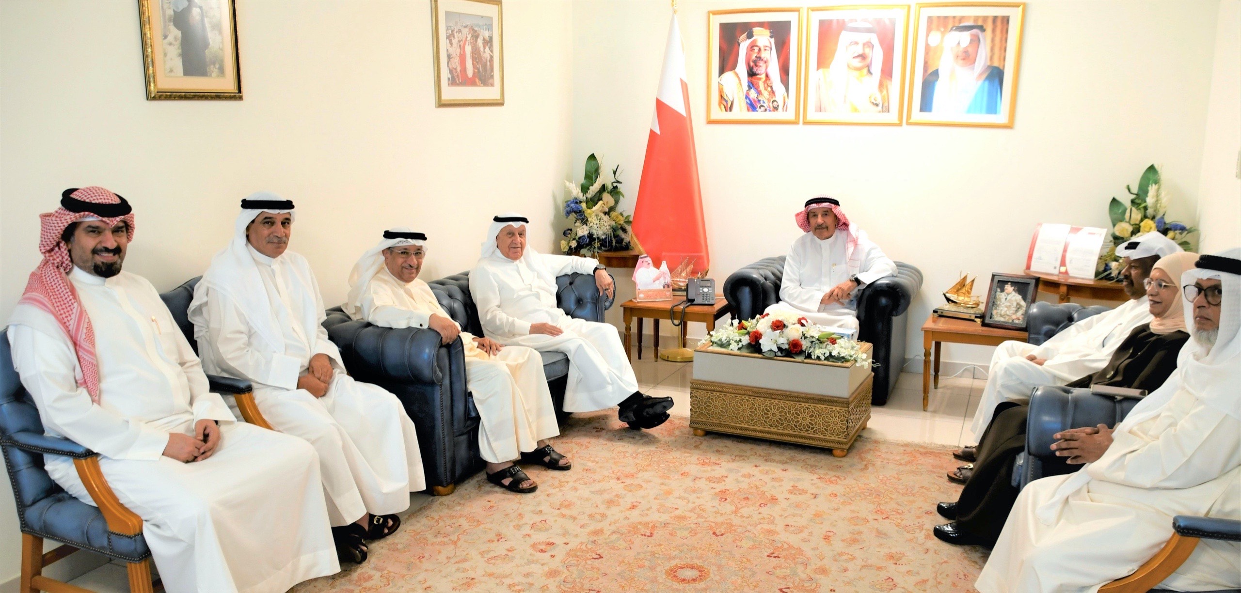 محافظ المحرق يستقبل  إدارة مركز الجزيرة الثقافي ويشيد بدور المؤسسات الثقافية في إبراز الهوية البحرينية<